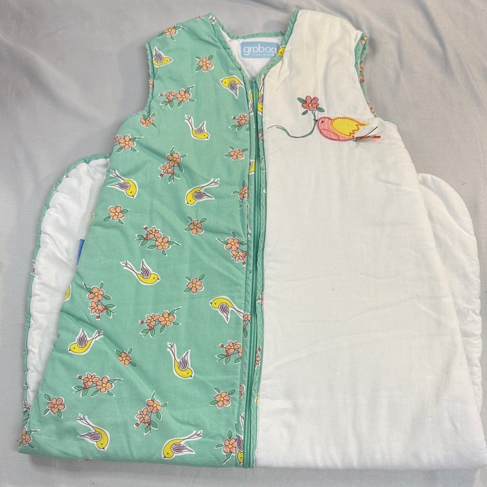 🐥 Gro Company - Grobag sleep sack - Green and White Sleep Sack with Bird Design